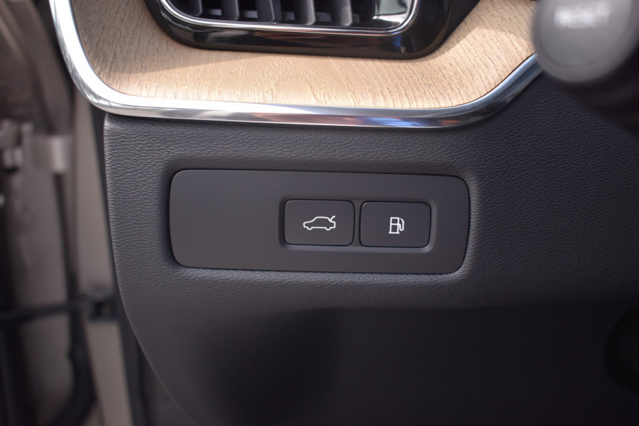 Volvo XC60 T6 350PK Automaat Plug-in hybrid AWD Plus Bright H&K | 360 Camera | Panodak | Stoelverwarming | ACC | 19"LMV