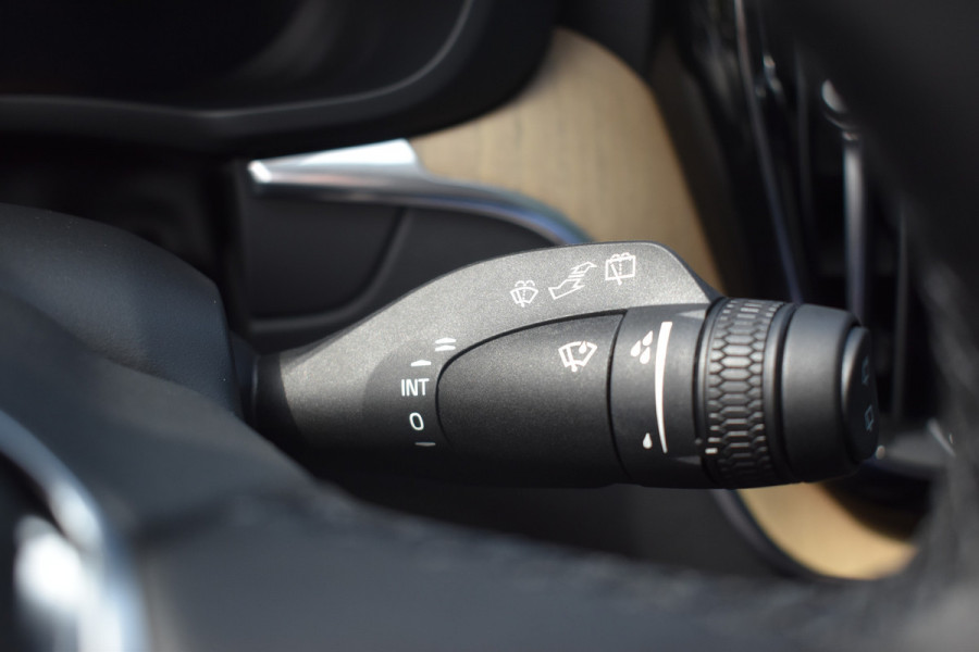 Volvo XC60 T6 350PK Automaat Plug-in hybrid AWD Plus Bright H&K | 360 Camera | Panodak | Stoelverwarming | ACC | 19"LMV