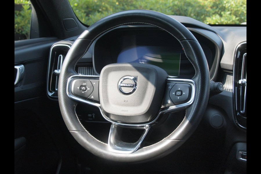Volvo XC40 Recharge P8 AWD R-Design | SOH 91% | Trekhaak | Warmtepomp | Parkeersensoren | Apple Carplay | ACC |  NL-Auto |