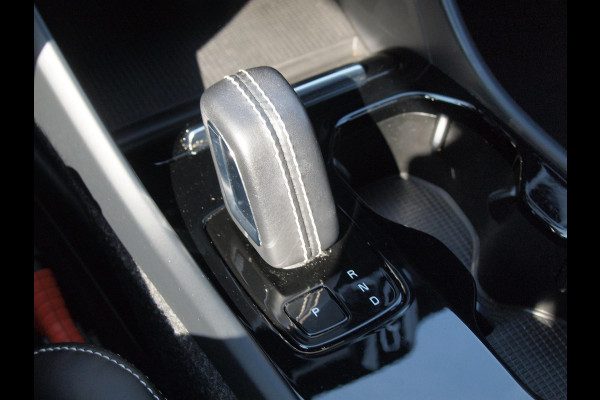 Volvo XC40 Recharge P8 AWD R-Design | SOH 91% | Trekhaak | Warmtepomp | Parkeersensoren | Apple Carplay | ACC |  NL-Auto |