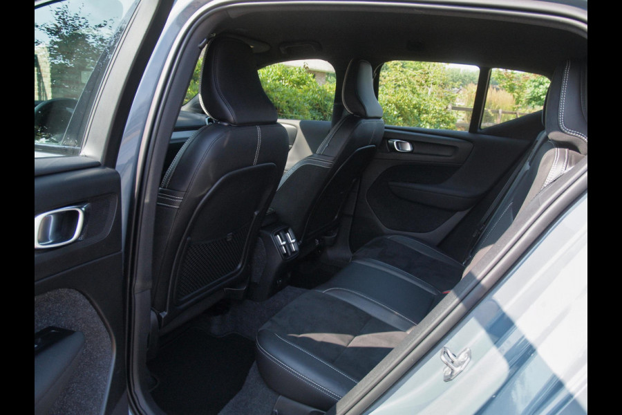 Volvo XC40 Recharge P8 AWD R-Design | SOH 91% | Trekhaak | Warmtepomp | Parkeersensoren | Apple Carplay | ACC |  NL-Auto |