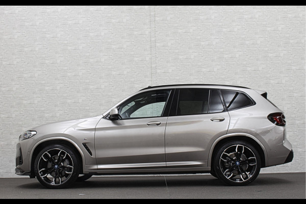 BMW iX3 M-Sport 80 kWh | Panorama | 360 Camera | ACC | Leder | 99% SOH | Head-Up | Keyless-Entry | Harman-Kardon | Memory | Dodehoek | 3-Zone Clima | Sfeerverlichting | Carplay | ISO-Glas | Draadloos Laden | Bovag Garantie |