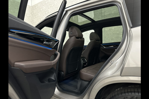 BMW iX3 M-Sport 80 kWh | Panorama | 360 Camera | ACC | Leder | 99% SOH | Head-Up | Keyless-Entry | Harman-Kardon | Memory | Dodehoek | 3-Zone Clima | Sfeerverlichting | Carplay | ISO-Glas | Draadloos Laden | Bovag Garantie |