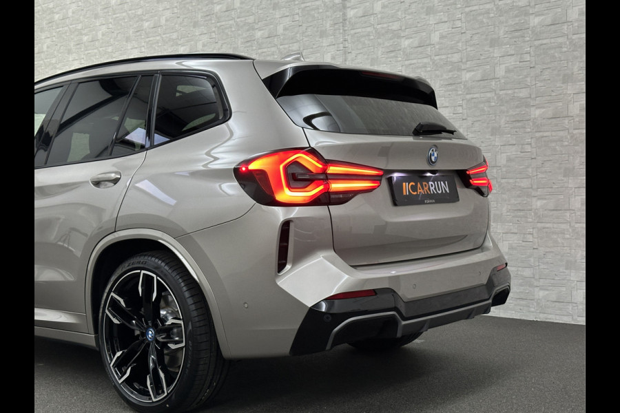 BMW iX3 M-Sport 80 kWh | Panorama | 360 Camera | ACC | Leder | 99% SOH | Head-Up | Keyless-Entry | Harman-Kardon | Memory | Dodehoek | 3-Zone Clima | Sfeerverlichting | Carplay | ISO-Glas | Draadloos Laden | Bovag Garantie |