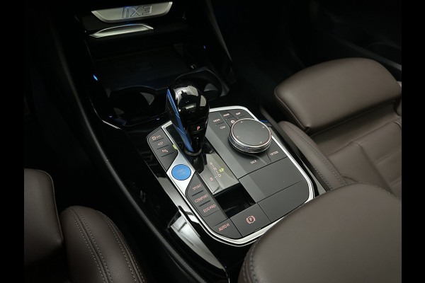 BMW iX3 M-Sport 80 kWh | Panorama | 360 Camera | ACC | Leder | 99% SOH | Head-Up | Keyless-Entry | Harman-Kardon | Memory | Dodehoek | 3-Zone Clima | Sfeerverlichting | Carplay | ISO-Glas | Draadloos Laden | Bovag Garantie |