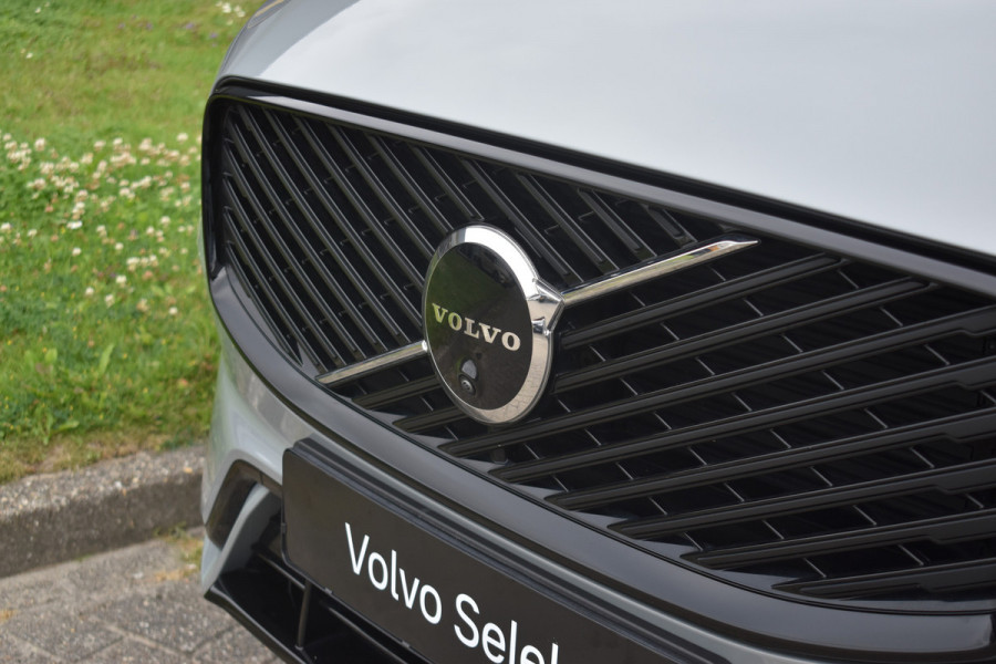 Volvo XC60 T6 350PK Plug-in hybrid AWD Plus Dark Trekhaak | H&K | Panodak | 19"LMV | 360 Camera | Stoelverwarming