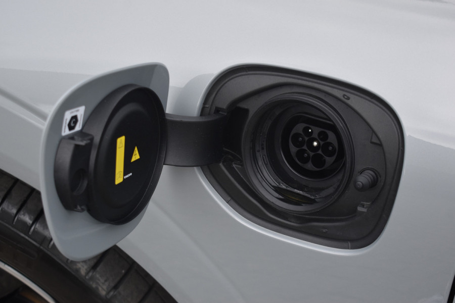 Volvo XC60 T6 350PK Plug-in hybrid AWD Plus Dark Trekhaak | H&K | Panodak | 19"LMV | 360 Camera | Stoelverwarming