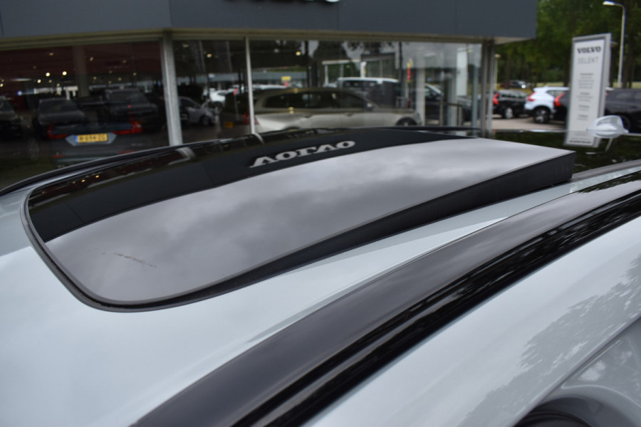 Volvo XC60 T6 350PK Plug-in hybrid AWD Plus Dark Trekhaak | H&K | Panodak | 19"LMV | 360 Camera | Stoelverwarming