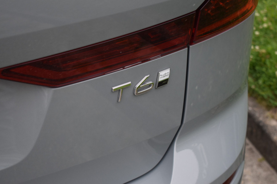 Volvo XC60 T6 350PK Plug-in hybrid AWD Plus Dark Trekhaak | H&K | Panodak | 19"LMV | 360 Camera | Stoelverwarming
