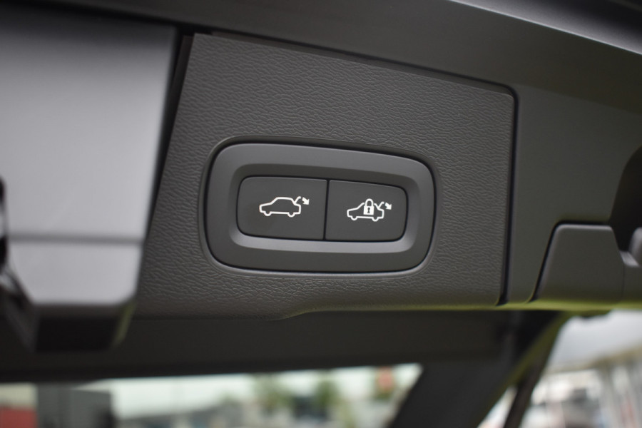 Volvo XC60 T6 350PK Plug-in hybrid AWD Plus Dark Trekhaak | H&K | Panodak | 19"LMV | 360 Camera | Stoelverwarming