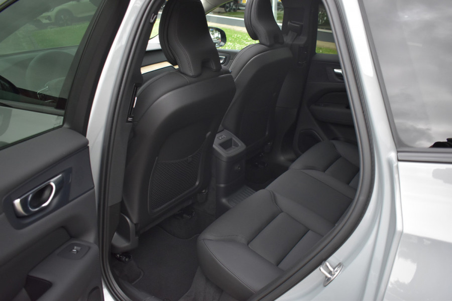 Volvo XC60 T6 350PK Plug-in hybrid AWD Plus Dark Trekhaak | H&K | Panodak | 19"LMV | 360 Camera | Stoelverwarming