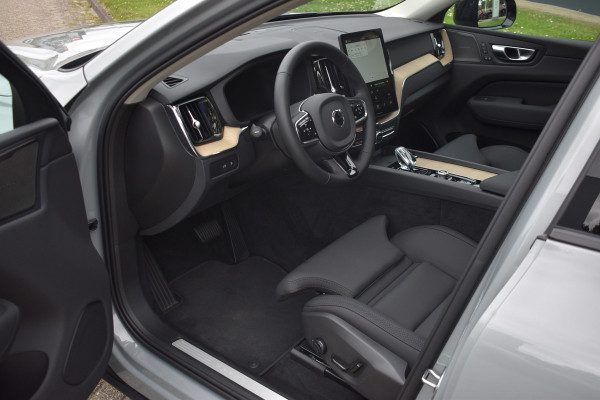 Volvo XC60 T6 350PK Plug-in hybrid AWD Plus Dark Trekhaak | H&K | Panodak | 19"LMV | 360 Camera | Stoelverwarming