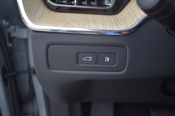 Volvo XC60 T6 350PK Plug-in hybrid AWD Plus Dark Trekhaak | H&K | Panodak | 19"LMV | 360 Camera | Stoelverwarming