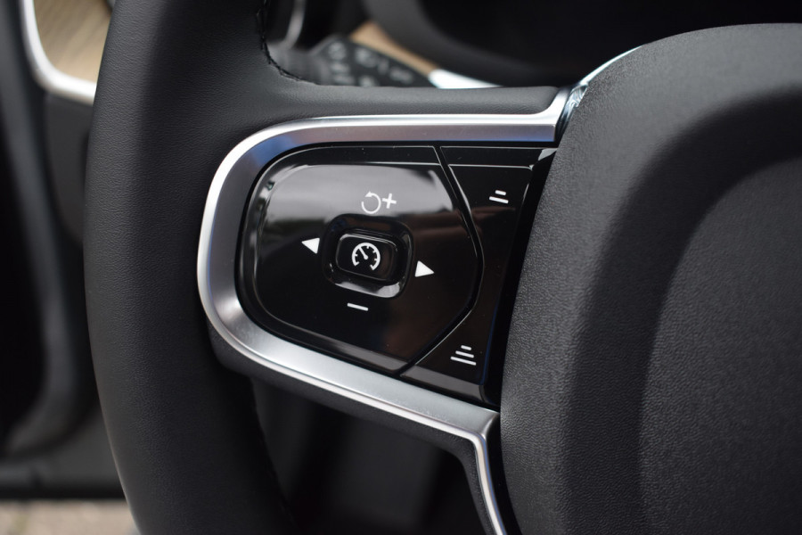 Volvo XC60 T6 350PK Plug-in hybrid AWD Plus Dark Trekhaak | H&K | Panodak | 19"LMV | 360 Camera | Stoelverwarming
