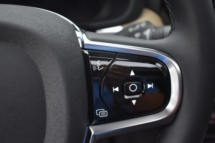 Volvo XC60 T6 350PK Plug-in hybrid AWD Plus Dark Trekhaak | H&K | Panodak | 19"LMV | 360 Camera | Stoelverwarming