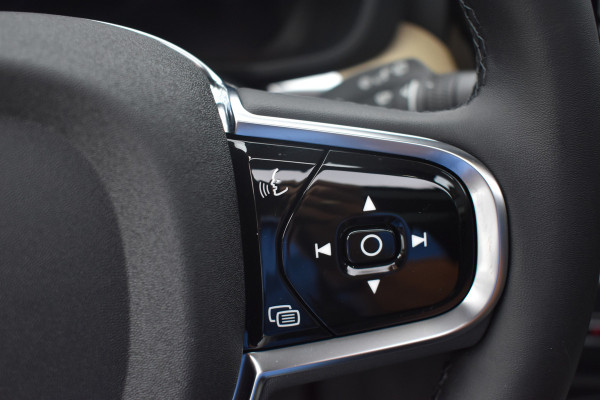 Volvo XC60 T6 350PK Plug-in hybrid AWD Plus Dark Trekhaak | H&K | Panodak | 19"LMV | 360 Camera | Stoelverwarming
