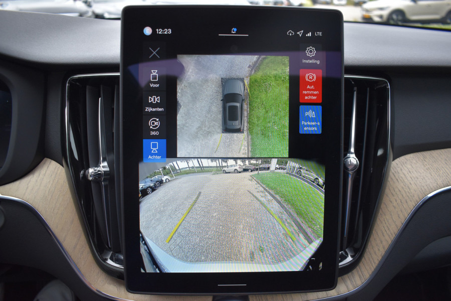 Volvo XC60 T6 350PK Plug-in hybrid AWD Plus Dark Trekhaak | H&K | Panodak | 19"LMV | 360 Camera | Stoelverwarming