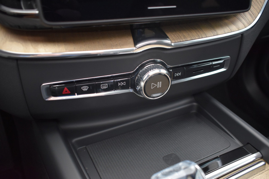 Volvo XC60 T6 350PK Plug-in hybrid AWD Plus Dark Trekhaak | H&K | Panodak | 19"LMV | 360 Camera | Stoelverwarming
