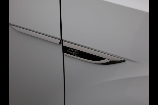 Volkswagen T-Roc 1.5 TSI R-Line | IQ light | Trekhaak afnb. | Camera | Stoel verw. | Prijs Rijklaar!!