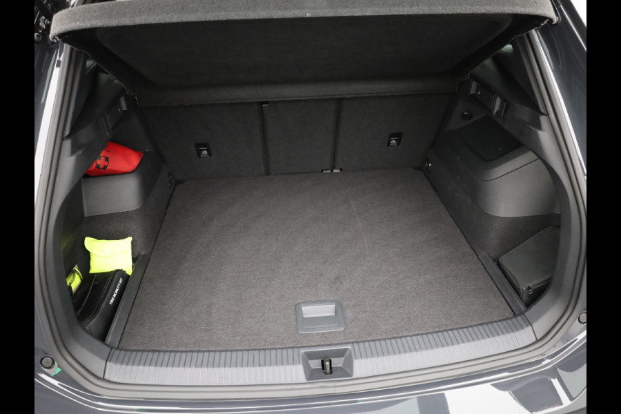 Volkswagen Tiguan 1.5 eTSI R-Line Edition | Head Up | Side Assist | Black Style | Prijs Rijklaar!!