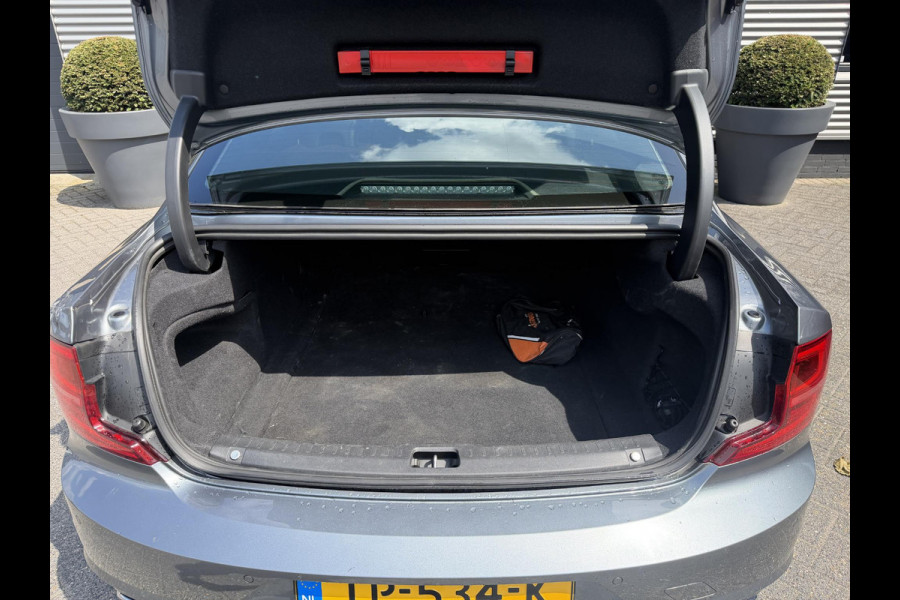 Volvo S90 2.0 D4 Momentum+ | Navigatie | Lederen Bekleding | Trekhaak | Elektrische Achterklep | Stoelverwarming |
