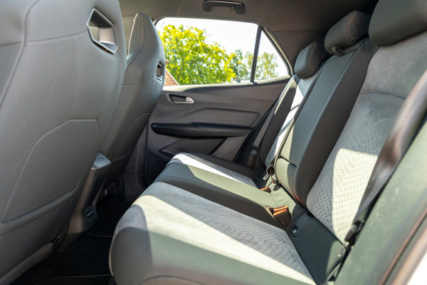 CUPRA Born Copper Edition One 62 kWh Soh 89% I Panoramadak I Adaptive Cruise I 360 Camera I CarPlay I Android I NL Auto I NAP
