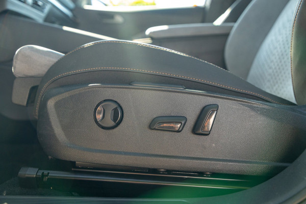 CUPRA Born Copper Edition One 62 kWh Soh 89% I Panoramadak I Adaptive Cruise I 360 Camera I CarPlay I Android I NL Auto I NAP
