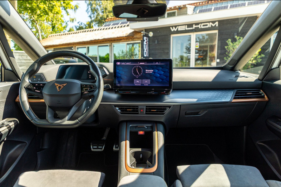 CUPRA Born Copper Edition One 62 kWh Soh 89% I Panoramadak I Adaptive Cruise I 360 Camera I CarPlay I Android I NL Auto I NAP