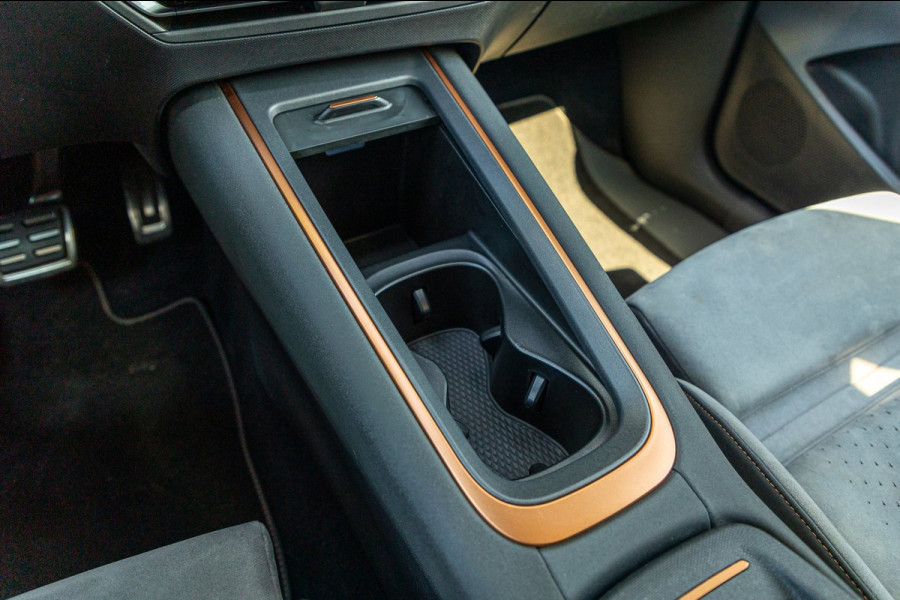 CUPRA Born Copper Edition One 62 kWh Soh 89% I Panoramadak I Adaptive Cruise I 360 Camera I CarPlay I Android I NL Auto I NAP