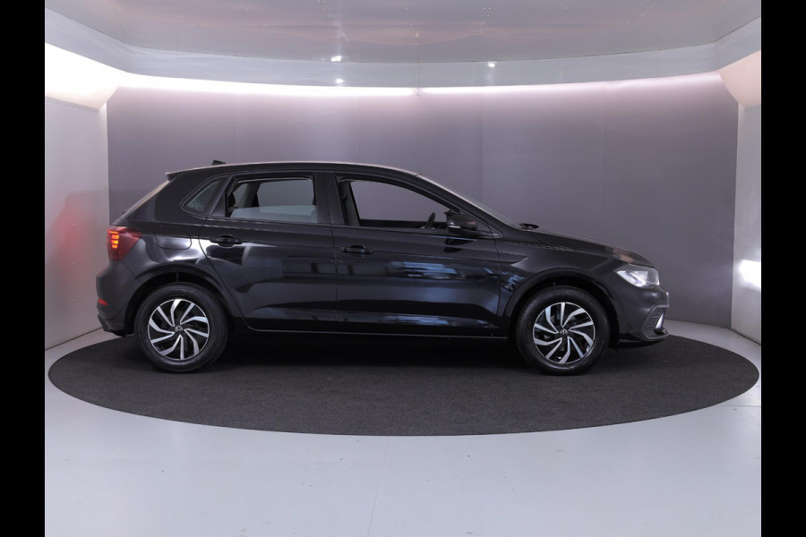 Volkswagen Polo 1.0 TSI Life 95 pk | Navigatie via App | Parkeersensoren | Adaptieve cruise control | LED koplampen |