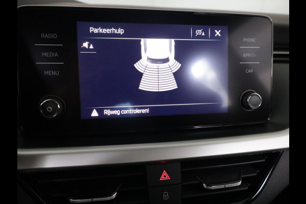 Škoda Kamiq 1.0 TSI Sport Business 110 pk | Navigatie via App | Parkeersensoren achter | Autom. airco | Apple Carplay/Android Auto | LED koplampen |