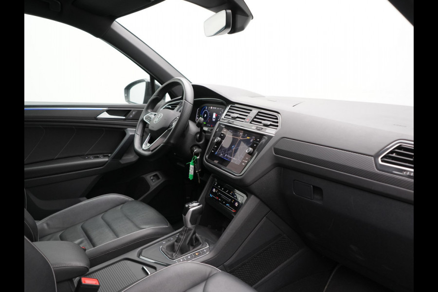 Volkswagen Tiguan 1.4 TSI eHybrid R-Line Business PHEV 245pk | Trekhaak Af Fabriek | Adaptive Cruise | IQ Light | Camera | Lederen Sportstoelen Memory & Verwarmd | Sfeerverlichting | Stuur Verwarmd | Apple Carplay | Navigatie | DAB | 20"L.M | Plug In Hybrid |
