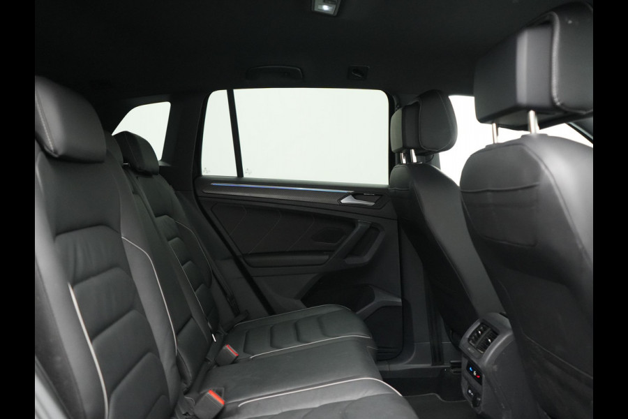 Volkswagen Tiguan 1.4 TSI eHybrid R-Line Business PHEV 245pk | Trekhaak Af Fabriek | Adaptive Cruise | IQ Light | Camera | Lederen Sportstoelen Memory & Verwarmd | Sfeerverlichting | Stuur Verwarmd | Apple Carplay | Navigatie | DAB | 20"L.M | Plug In Hybrid |