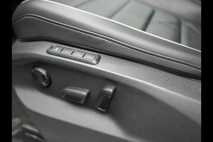 Volkswagen Tiguan 1.4 TSI eHybrid R-Line Business PHEV 245pk | Trekhaak Af Fabriek | Adaptive Cruise | IQ Light | Camera | Lederen Sportstoelen Memory & Verwarmd | Sfeerverlichting | Stuur Verwarmd | Apple Carplay | Navigatie | DAB | 20"L.M | Plug In Hybrid |
