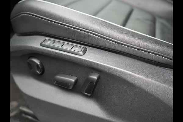Volkswagen Tiguan 1.4 TSI eHybrid R-Line Business PHEV 245pk | Trekhaak Af Fabriek | Adaptive Cruise | IQ Light | Camera | Lederen Sportstoelen Memory & Verwarmd | Sfeerverlichting | Stuur Verwarmd | Apple Carplay | Navigatie | DAB | 20"L.M | Plug In Hybrid |