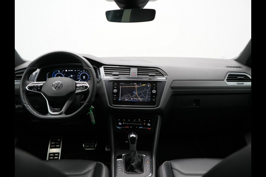 Volkswagen Tiguan 1.4 TSI eHybrid R-Line Business PHEV 245pk | Trekhaak Af Fabriek | Adaptive Cruise | IQ Light | Camera | Lederen Sportstoelen Memory & Verwarmd | Sfeerverlichting | Stuur Verwarmd | Apple Carplay | Navigatie | DAB | 20"L.M | Plug In Hybrid |