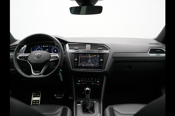 Volkswagen Tiguan 1.4 TSI eHybrid R-Line Business PHEV 245pk | Trekhaak Af Fabriek | Adaptive Cruise | IQ Light | Camera | Lederen Sportstoelen Memory & Verwarmd | Sfeerverlichting | Stuur Verwarmd | Apple Carplay | Navigatie | DAB | 20"L.M | Plug In Hybrid |