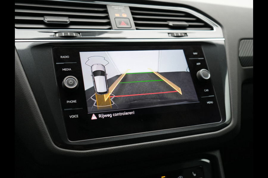 Volkswagen Tiguan 1.4 TSI eHybrid R-Line Business PHEV 245pk | Trekhaak Af Fabriek | Adaptive Cruise | IQ Light | Camera | Lederen Sportstoelen Memory & Verwarmd | Sfeerverlichting | Stuur Verwarmd | Apple Carplay | Navigatie | DAB | 20"L.M | Plug In Hybrid |
