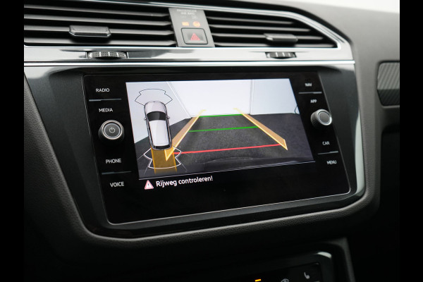 Volkswagen Tiguan 1.4 TSI eHybrid R-Line Business PHEV 245pk | Trekhaak Af Fabriek | Adaptive Cruise | IQ Light | Camera | Lederen Sportstoelen Memory & Verwarmd | Sfeerverlichting | Stuur Verwarmd | Apple Carplay | Navigatie | DAB | 20"L.M | Plug In Hybrid |