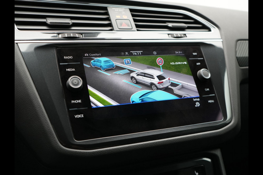 Volkswagen Tiguan 1.4 TSI eHybrid R-Line Business PHEV 245pk | Trekhaak Af Fabriek | Adaptive Cruise | IQ Light | Camera | Lederen Sportstoelen Memory & Verwarmd | Sfeerverlichting | Stuur Verwarmd | Apple Carplay | Navigatie | DAB | 20"L.M | Plug In Hybrid |