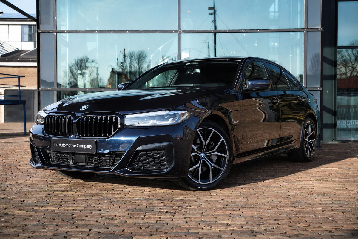 BMW 5 Serie 530e M Sport |HIFI|Stuurver|Drivingass|CarbonZwart|