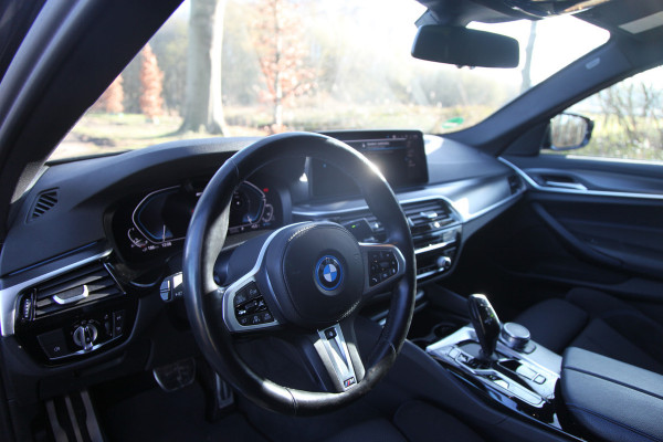 BMW 5 Serie 530e M Sport |HIFI|Stuurver|Drivingass|CarbonZwart|