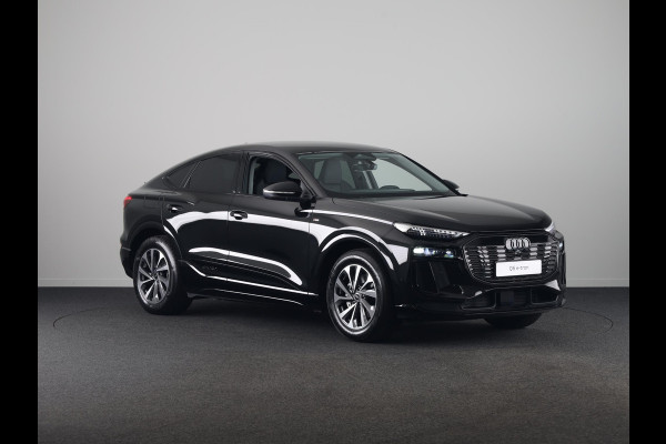 Audi Q6 Sportback e-tron Advanced edition 83Kwh 252 pk Sportback | Techniek pakket plus | Sportstoel voor leder | Optiek pakket zwart | Privacy glas |