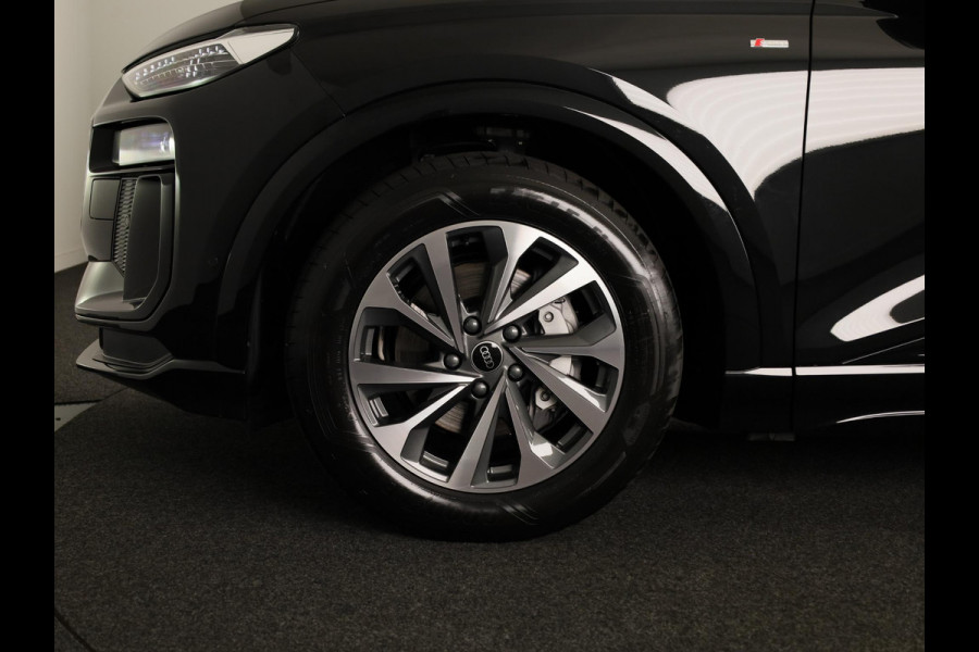 Audi Q6 Sportback e-tron Advanced edition 83Kwh 252 pk Sportback | Techniek pakket plus | Sportstoel voor leder | Optiek pakket zwart | Privacy glas |