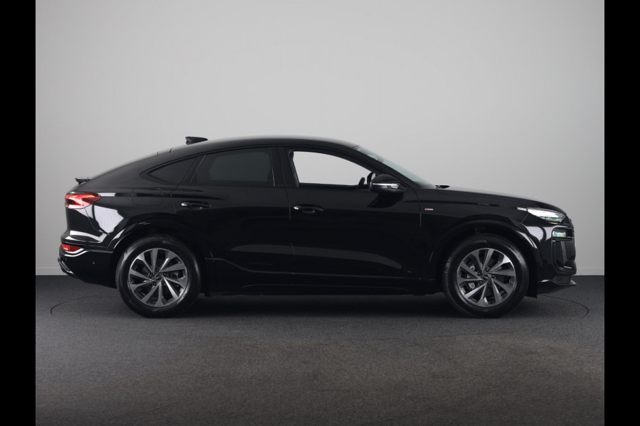 Audi Q6 Sportback e-tron Advanced edition 83Kwh 252 pk Sportback | Techniek pakket plus | Sportstoel voor leder | Optiek pakket zwart | Privacy glas |