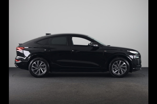 Audi Q6 Sportback e-tron Advanced edition 83Kwh 252 pk Sportback | Techniek pakket plus | Sportstoel voor leder | Optiek pakket zwart | Privacy glas |