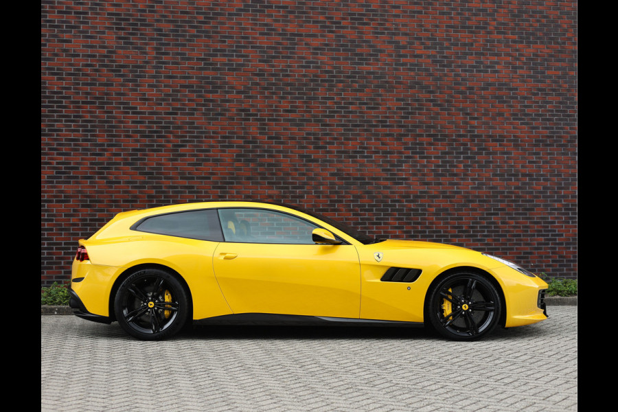 Ferrari GTC4Lusso 6.3 V12 | Giallo Triplo Strato - Lift - Nieuwstaat!