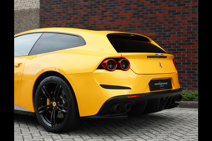 Ferrari GTC4Lusso 6.3 V12 | Giallo Triplo Strato - Lift - Nieuwstaat!