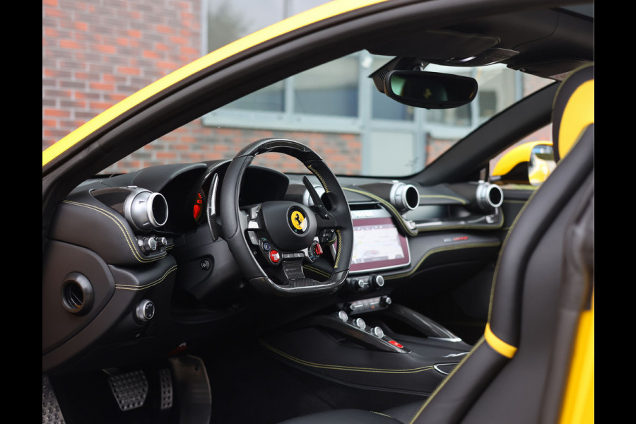 Ferrari GTC4Lusso 6.3 V12 | Giallo Triplo Strato - Lift - Nieuwstaat!