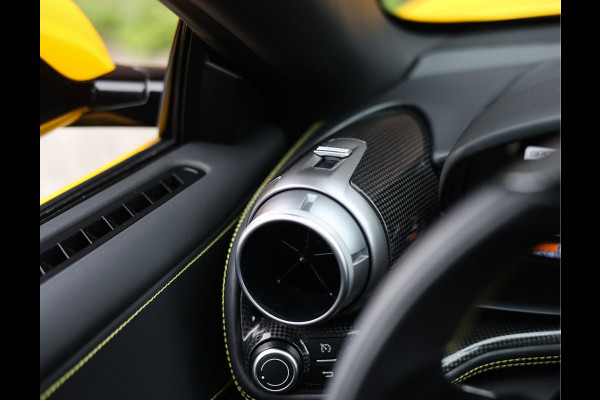 Ferrari GTC4Lusso 6.3 V12 | Giallo Triplo Strato - Lift - Nieuwstaat!